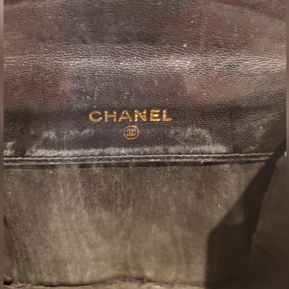 CHANEL Black Textured Leather Wallet - Picture 13 of 16